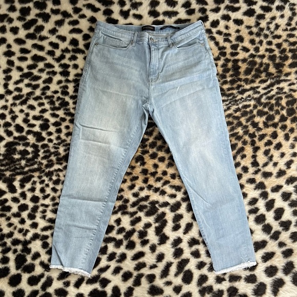 Banana Republic Mid-Rise Skinny Jean 31 Short Frayed Hem - Picture 2 of 6